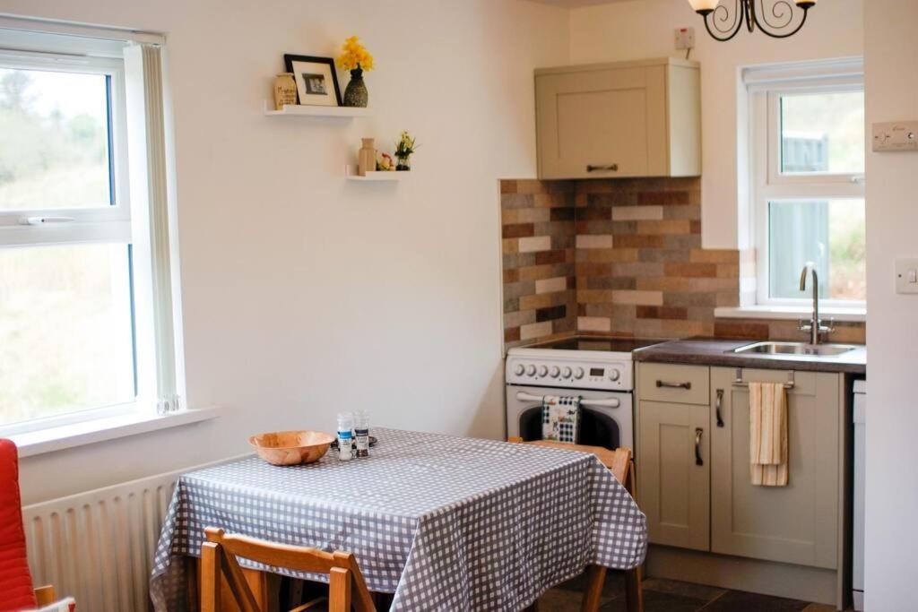 Mary Jane'S Cottage, Lettermacaward Doochary ภายนอก รูปภาพ